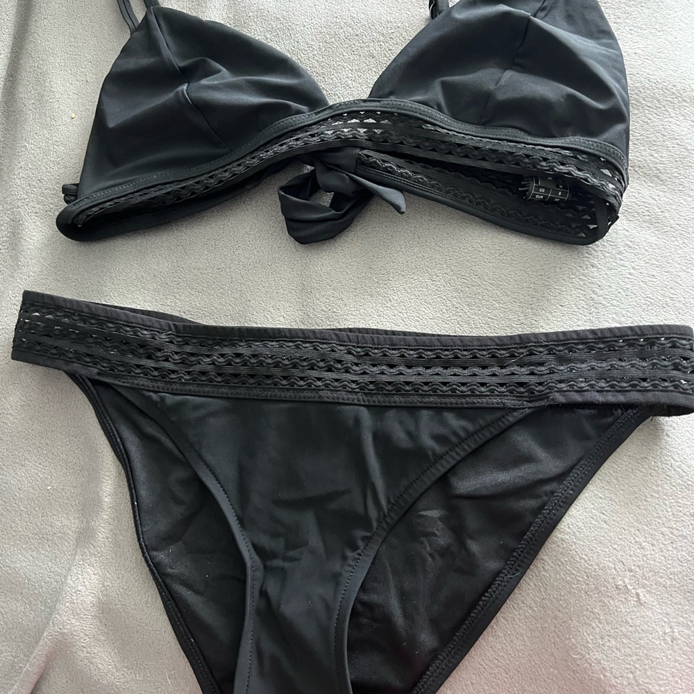 Black bikini